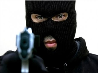 Ληστεία παρουσία υπαλλήλων και πελατών